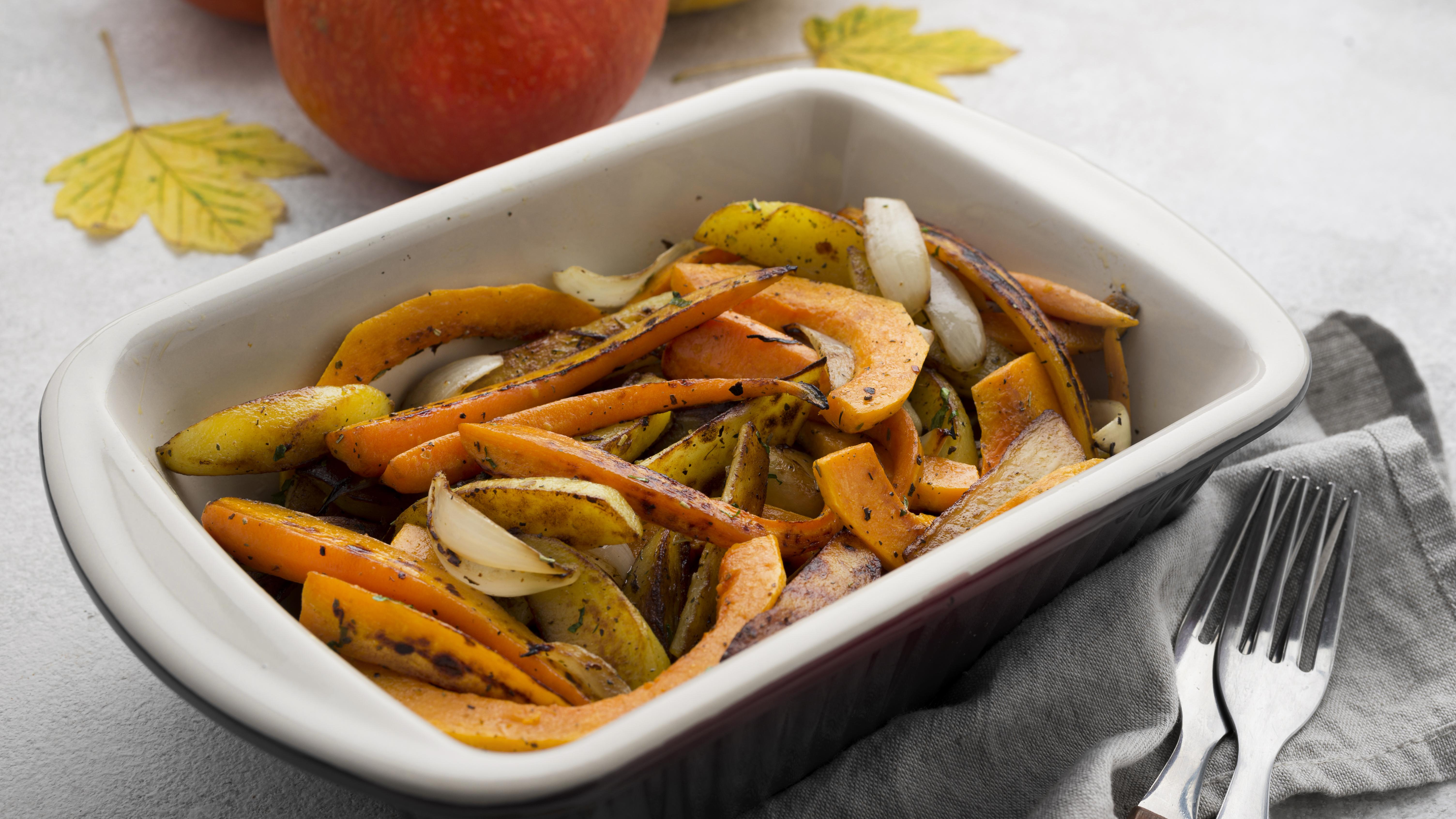 Pratos coloridos e reaproveitamento de cascas em preparo