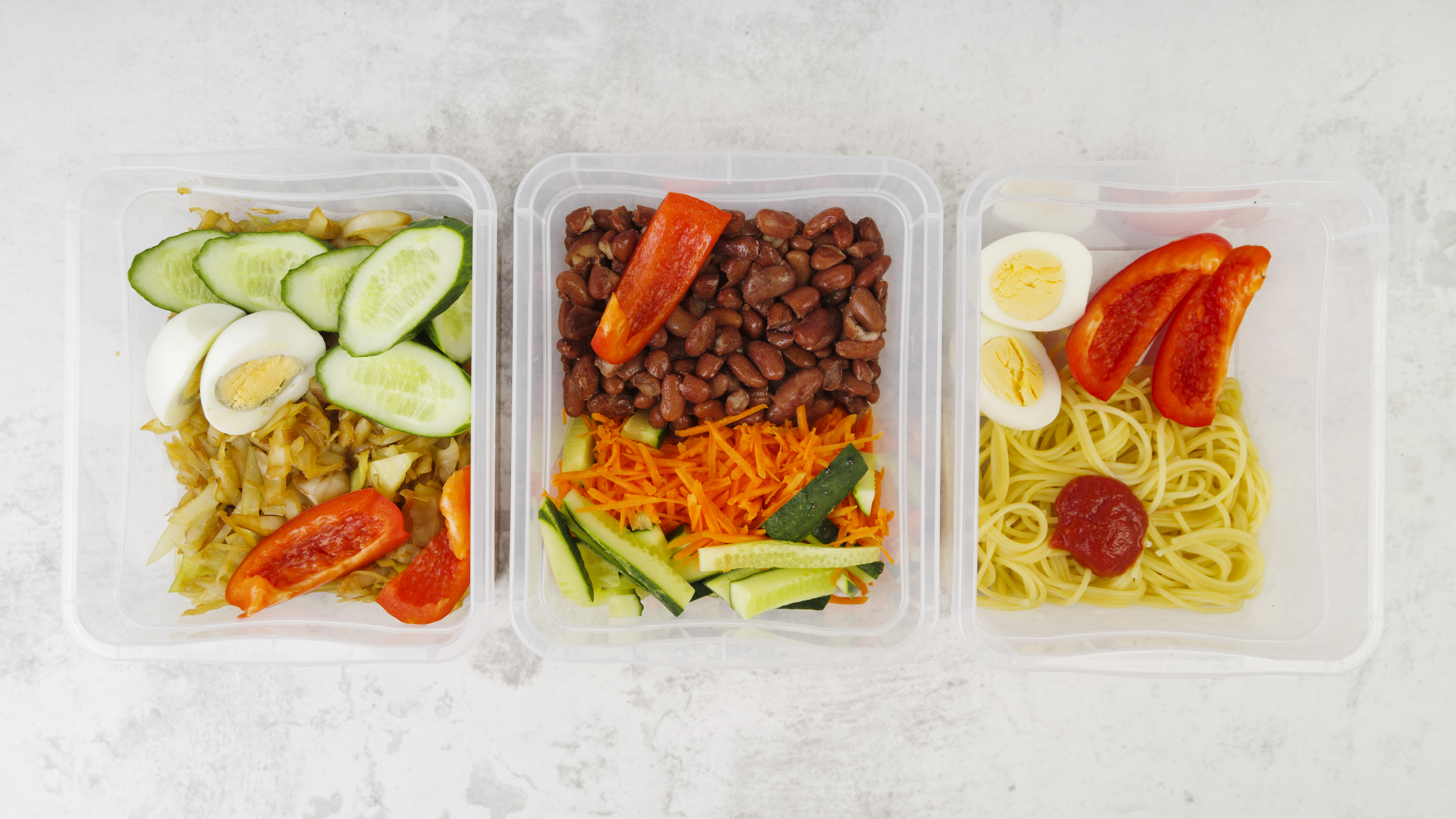 Refeições embaladas em bandejas seguras